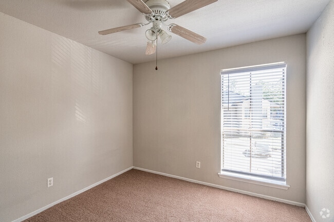 1BR, 1BA - 683SF - Elm Creek Apartments