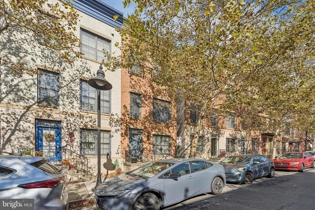 Photo - 4410 Longfellow St