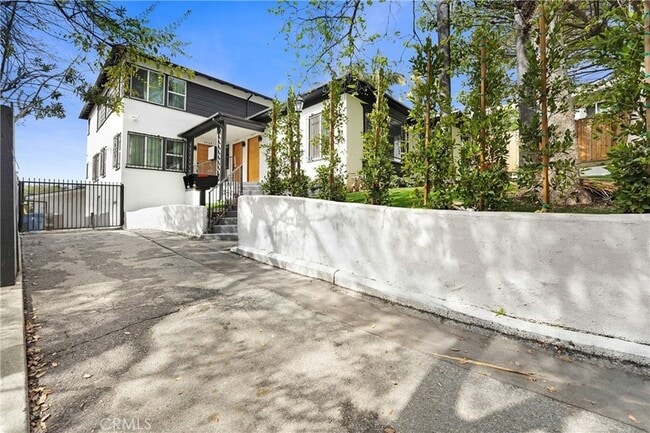 Photo - 2822 1/2 Waverly Drive Unit