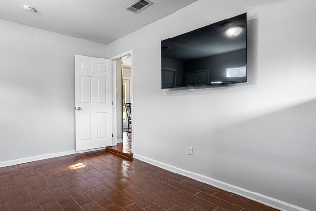 Building Photo - 114 Lassere Cir Unit SI ID1473631P