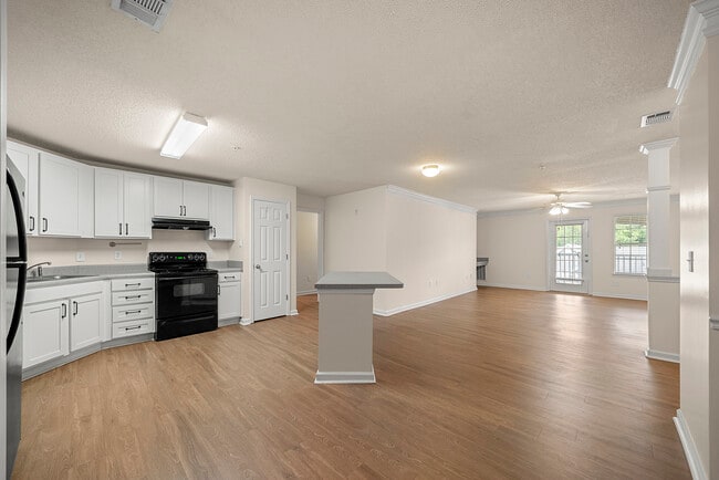 Photo - Eastland Court Apartment Homes