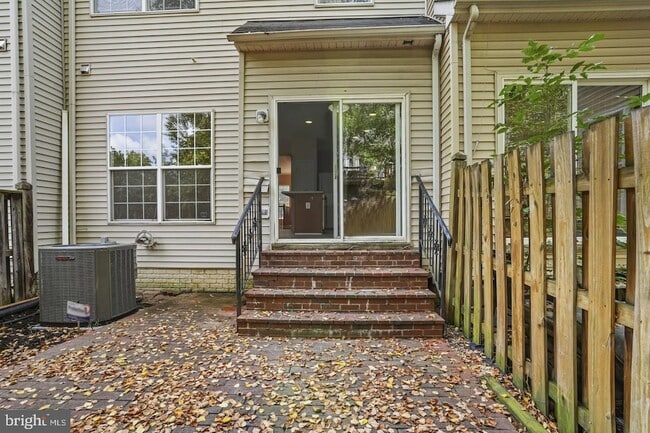 Photo - 3140 Galaxy Way