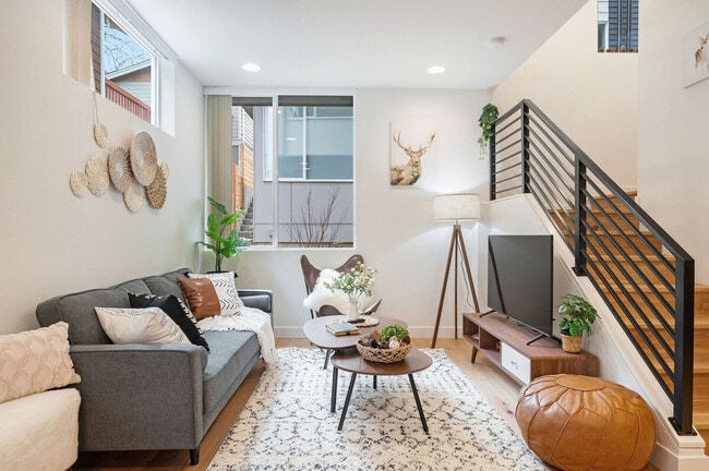 Building Photo - 34 W Cremona St Unit ID1035999P