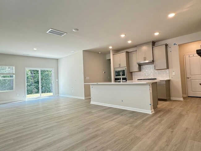 Photo - 433 Squirrel Oaks Ln