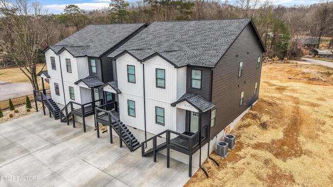 Photo - 8306 Lobelia Ln