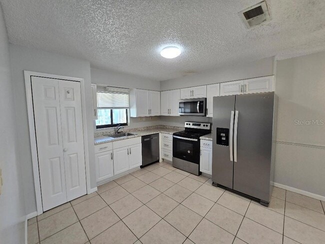 Photo - 780 E North St