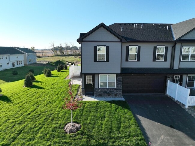 Building Photo - 5285 Long Pointe Pass