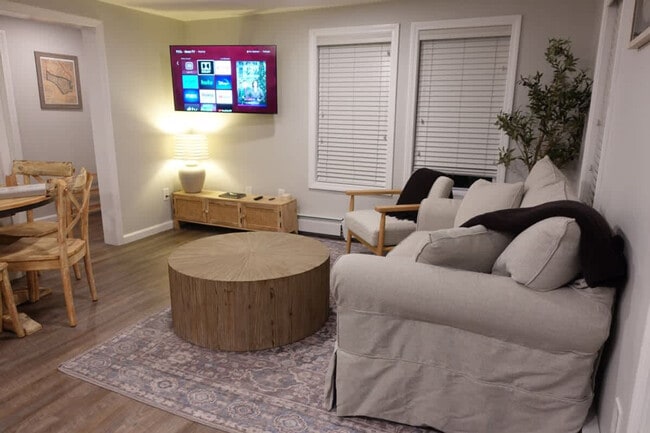 Building Photo - 301 Portsmouth Ave Unit ID1312392P