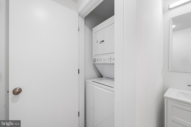 Photo - 4324 Lancaster Ave Unit 105