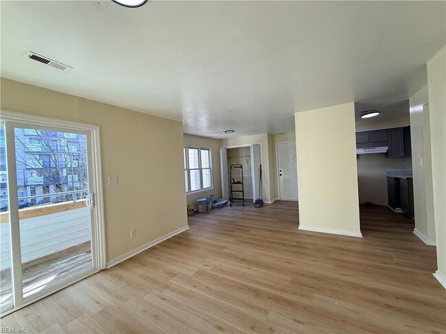 Building Photo - 97 28th St Unit E