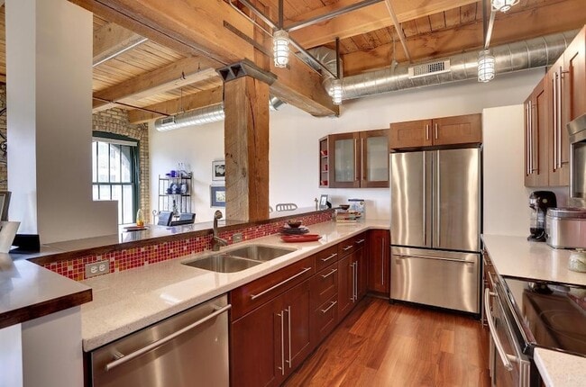Photo - 400 N 1st St