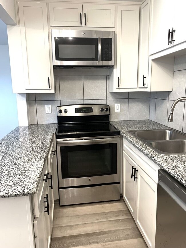 Photo - BlueBird Apartments