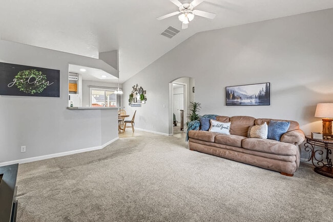 Building Photo - 727 W Clark Ave Unit SI ID1470096P