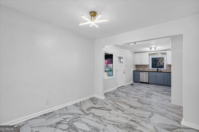 Photo - 2142 Cloverdale Dr SE