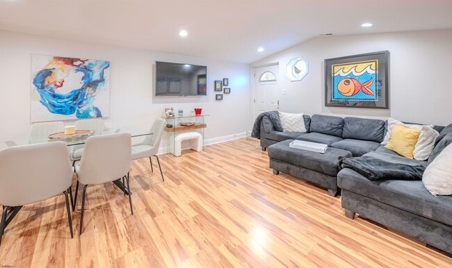 Photo - 9609 Pacific Ave