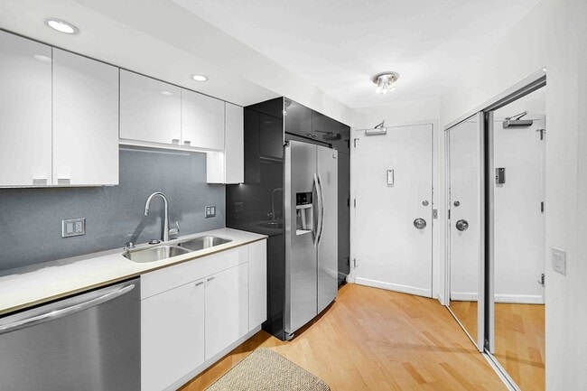 Photo - 300 N State St Unit 2510