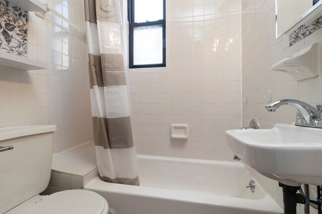 Photo - 319 E 95th St Unit SI ID1032029P