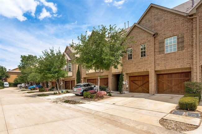Photo - 572 Waterloo Dr