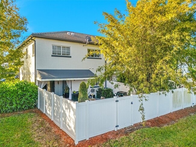 Photo - 12925 SW 49th Ct