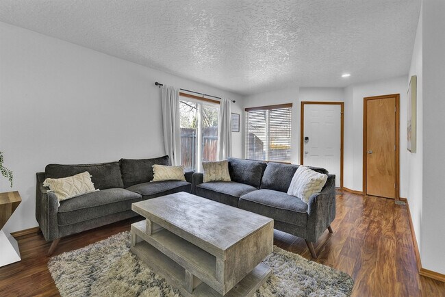 Building Photo - 1005 W Targee St Unit SI ID1547106P