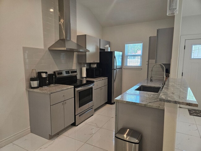 Photo - 702 5th St Unit ID1268422P