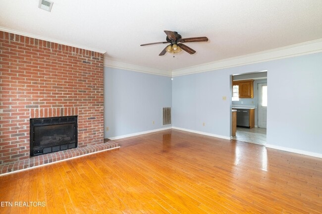 Photo - 203 Sweetgum Ln