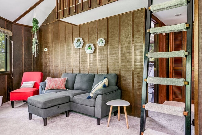 Building Photo - 325 Poplar Hill Ln Unit ID1252926P