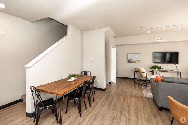 3BR, 2.5BA - 1,200 SF - Dining Room - Pinnacle Villages - Waverly