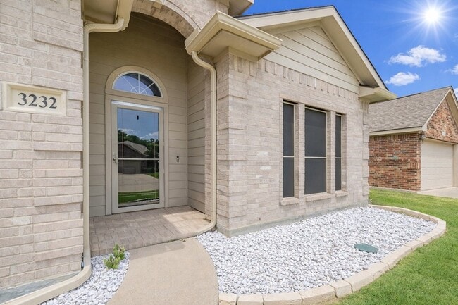 Photo - 3232 Florian Ln