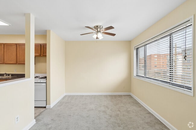 1BR, 1BA - 832SF - Dining Room - The Alison
