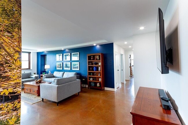 Photo - 1620 E Broad St Unit 603