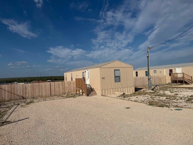 Building Photo - 303 Lewis Dr