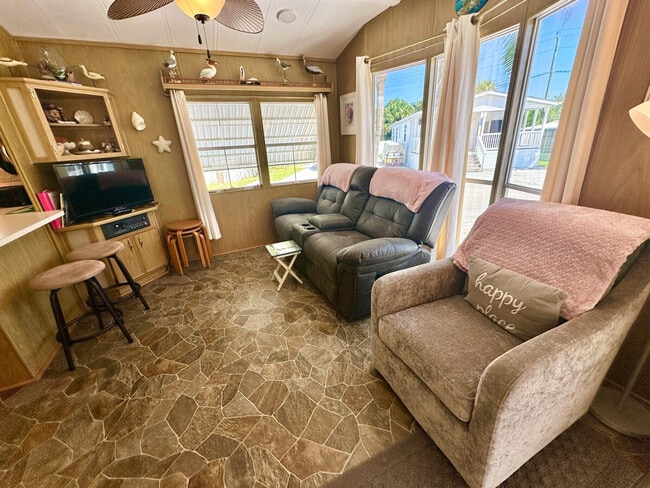 Photo - 2139 Nettles Blvd Unit SI ID1537489P