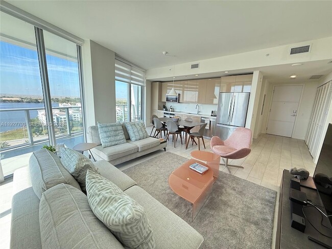 Photo - 2000 Metropica Wy Unit 1204