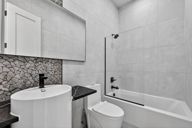 Photo - 443 Clove Rd Unit ID1366359P