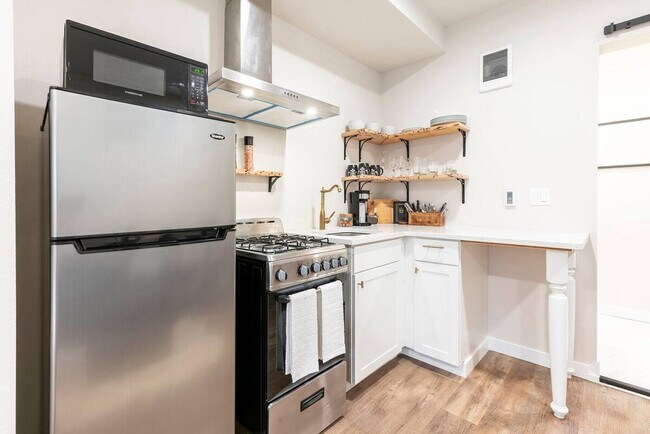 Photo - 611 N Cedar St Unit ID1296623P
