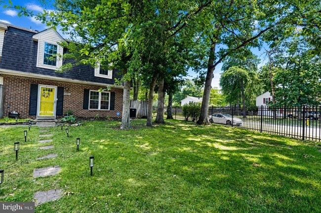 Photo - 5135B Shawe Pl