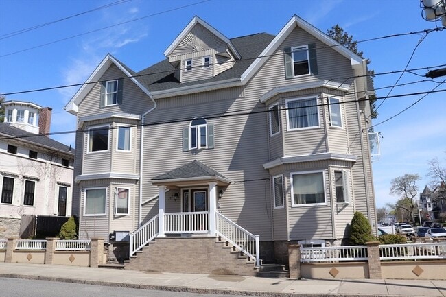 Building Photo - 484 Walnut St