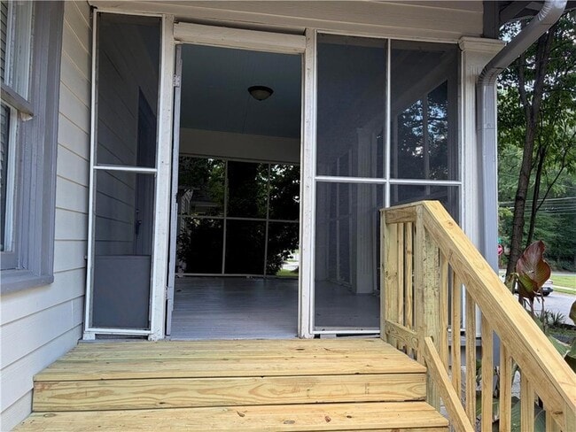 Photo - 1786 Linwood Ave