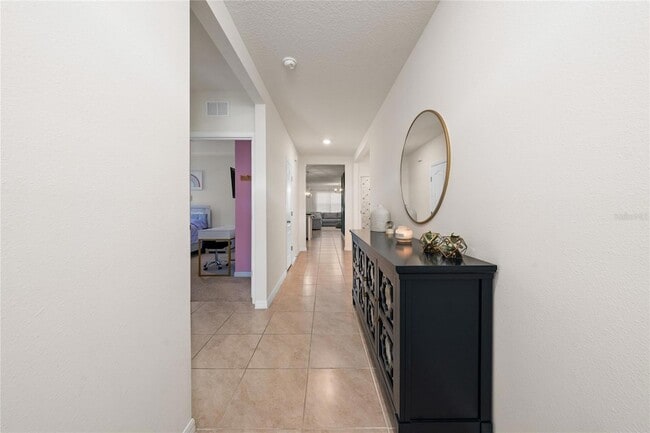 Photo - 687 Griffon Ave
