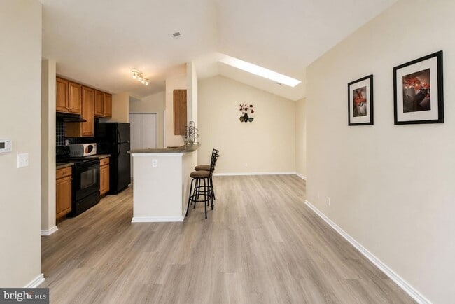 Building Photo - 18501 Fairlight Dr Unit 330