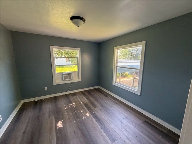 Photo - 627 E Woodard St