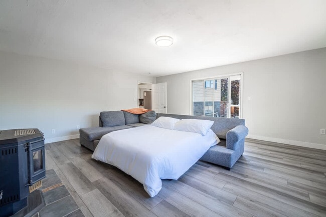 Building Photo - 3201 Everett Dr Unit SI ID1542647P