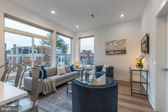 Building Photo - 5545 Pulaski Ave Unit 410