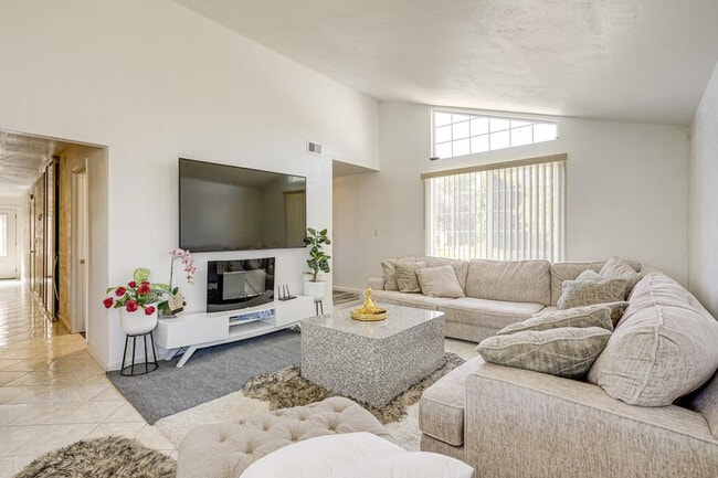 Building Photo - 172 Goldenrod Dr Unit ID1305039P