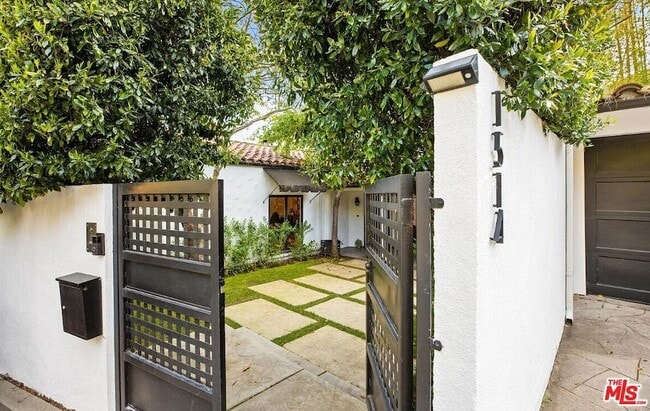 Photo - 1514 Sunset Plaza Dr