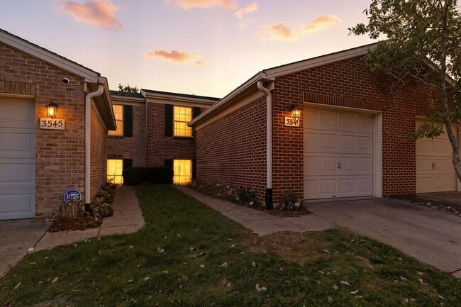 Building Photo - 3547 Lochdale Terrace