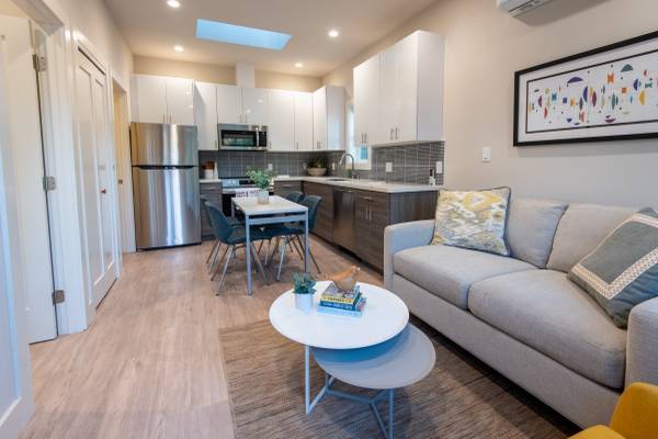 Photo - 678 Bellflower