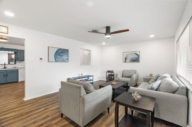 Building Photo - 11814 Flushing Dr Unit SI ID1472877P