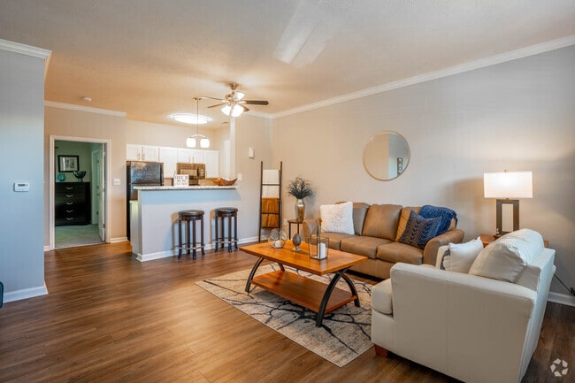 1BR, 1BA - 832SF - Living Room - Summit Pointe